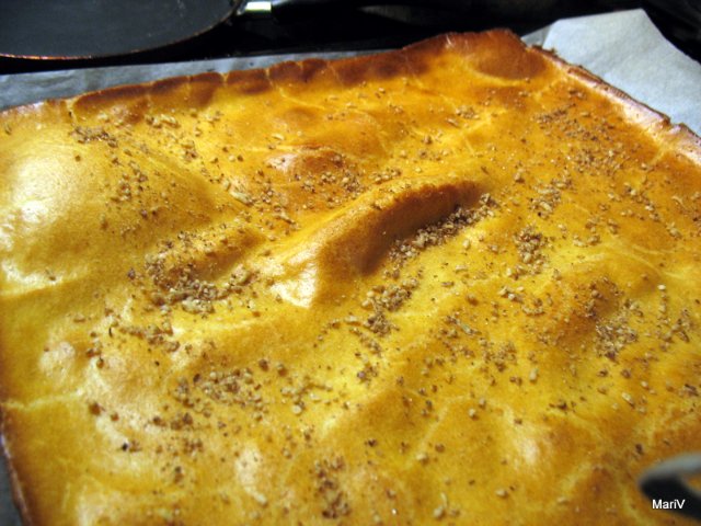 Sweet and cheese flatbread Almoishavena (Almoixаvena Moixаvena)