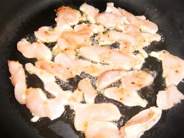 Ensalada de pollo con piñones