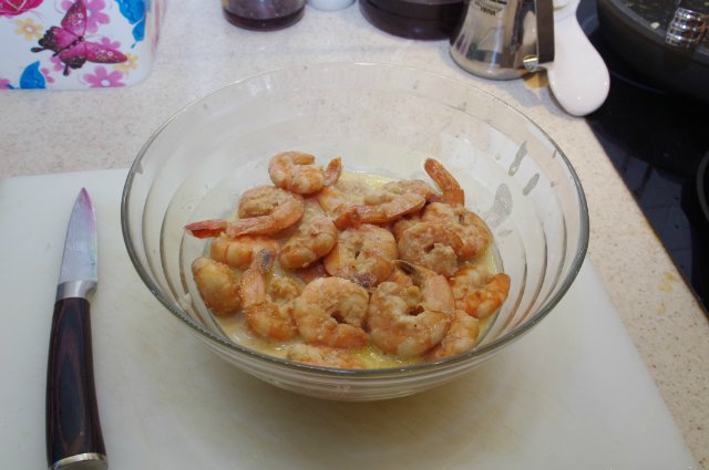 Gambes de tigre amb salsa de crema d’all