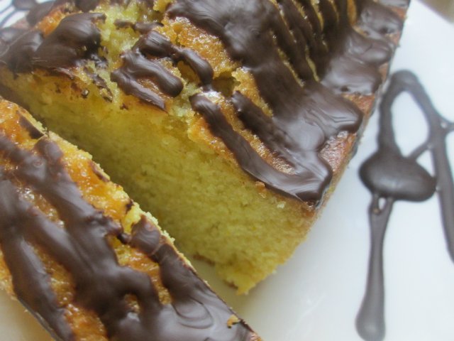 Muffin all'arancia in glassa al cioccolato e caramello