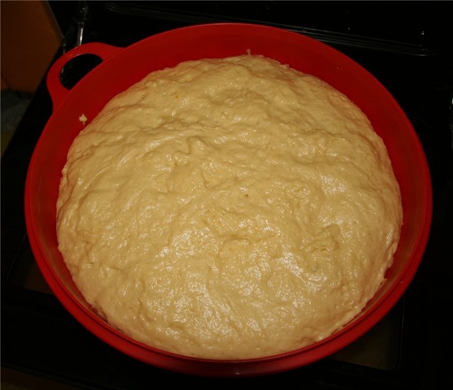 Torta allo zafferano con panna acida