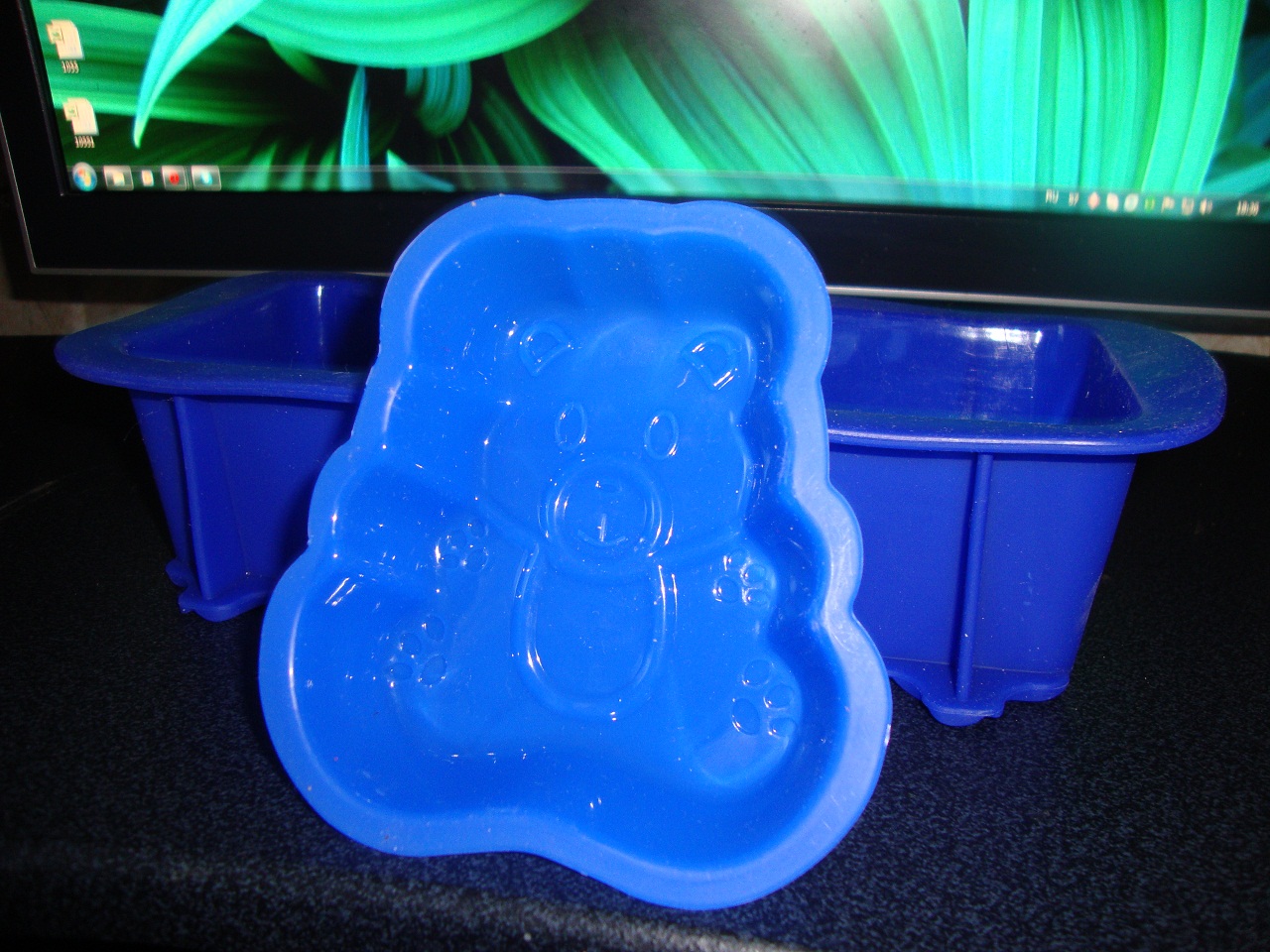 Silicone items (molds, rugs, tassels, gloves, etc.)