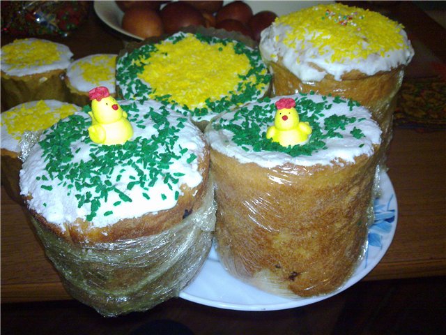 Kulich עם Myasoedovskaya בתנור (כיתת אמן)