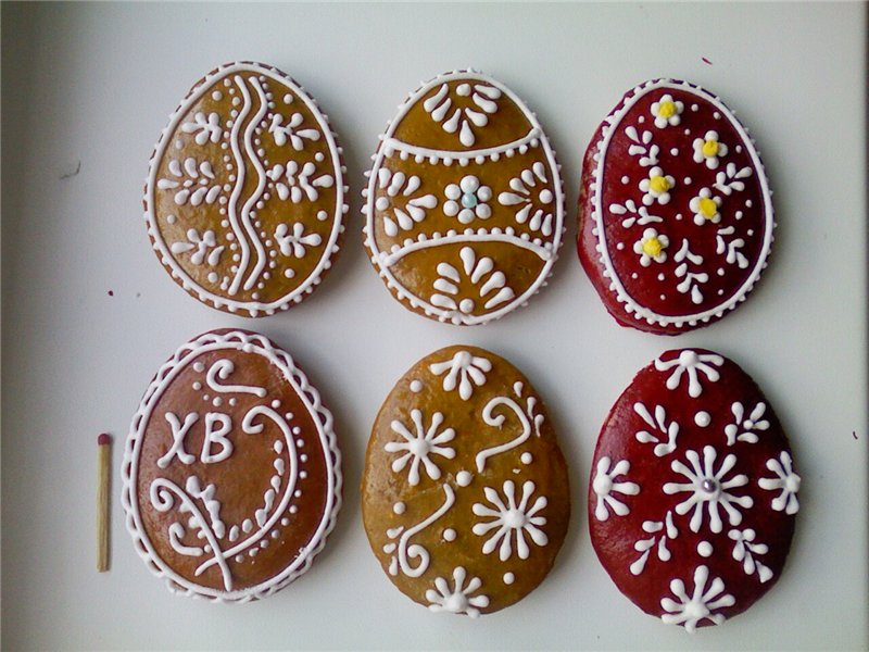 We decorate gingerbread cookies, cookies