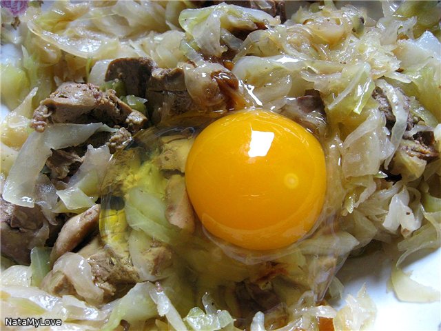 Duck stuffed with stewed cabbage and poultry liver.