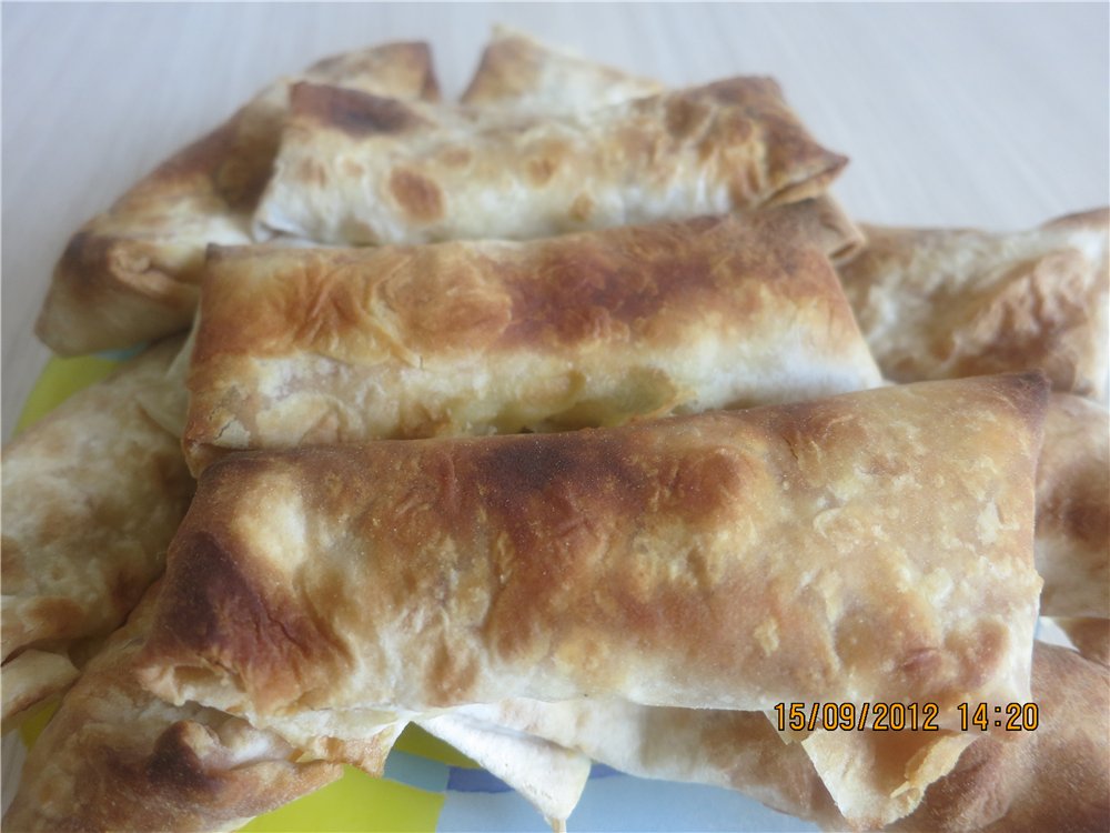 Rollos de lavash con pollo y queso