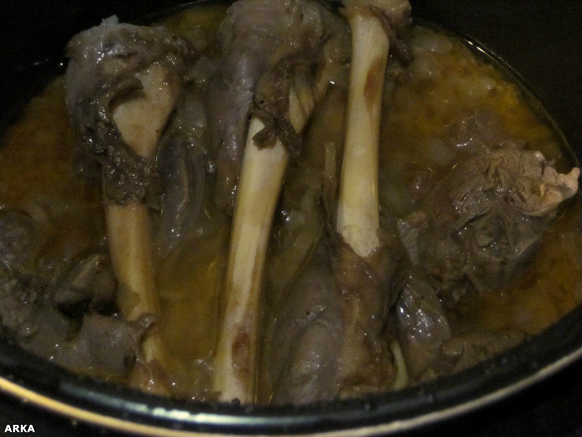 Braised lamb shanks (multicooker Redmond RMC M4502)