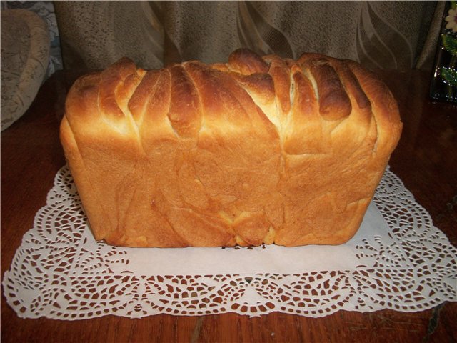 Italian bread Pane al latte Fisarmonica in the oven