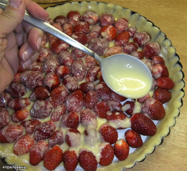 Strawberry dessert cake