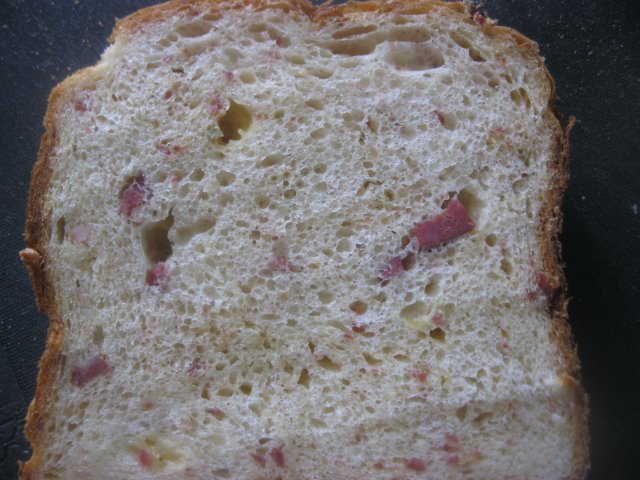 Pane con formaggio e salsiccia 50:50