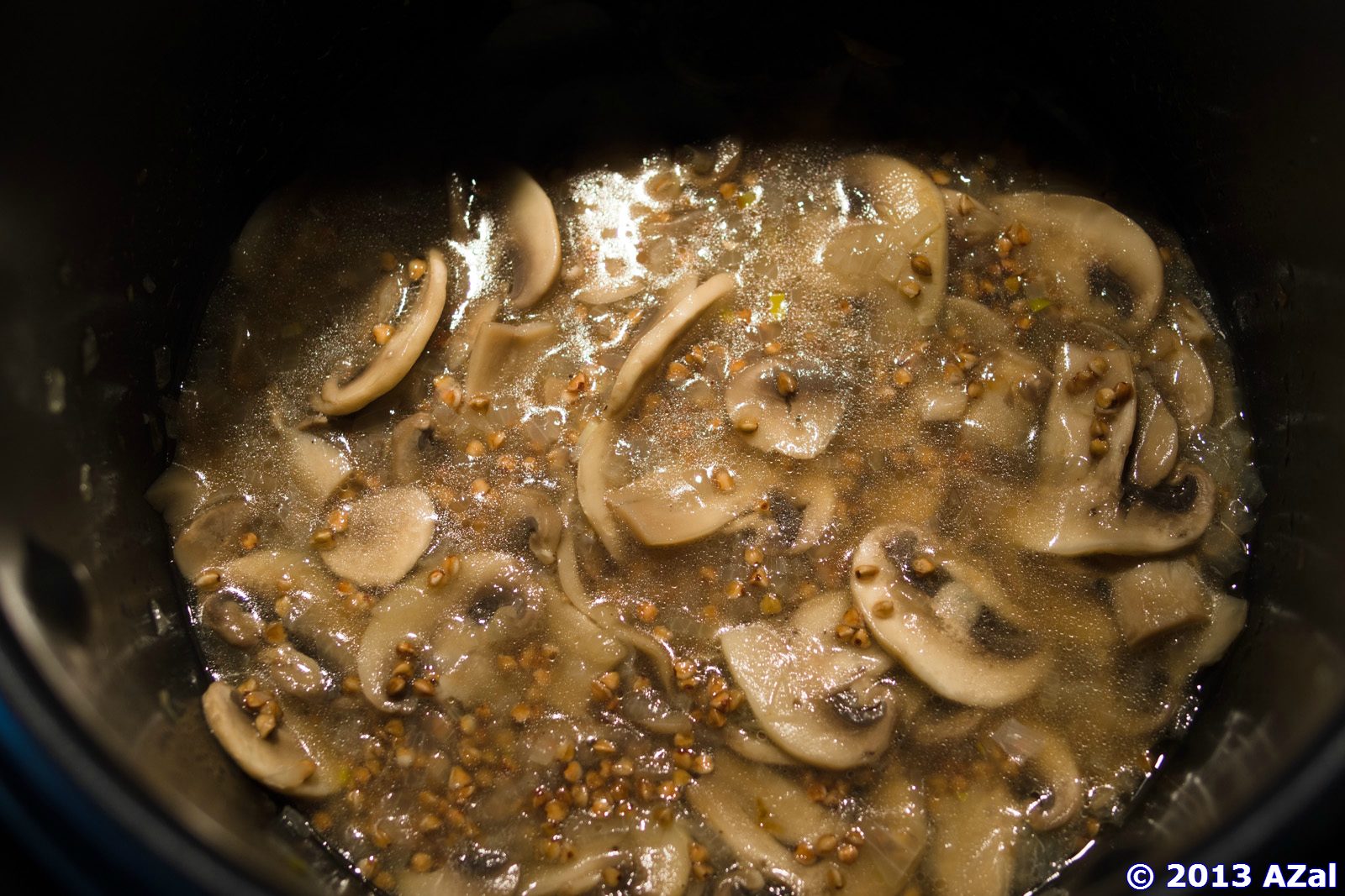 Porridge di grano saraceno con funghi prataioli e cipolle (multicooker Moulinex Minute Cook CE4000)