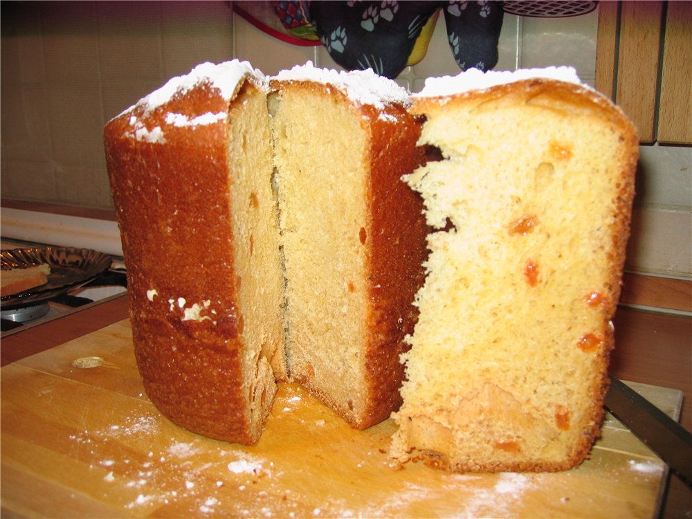 Kulich in una macchina per il pane