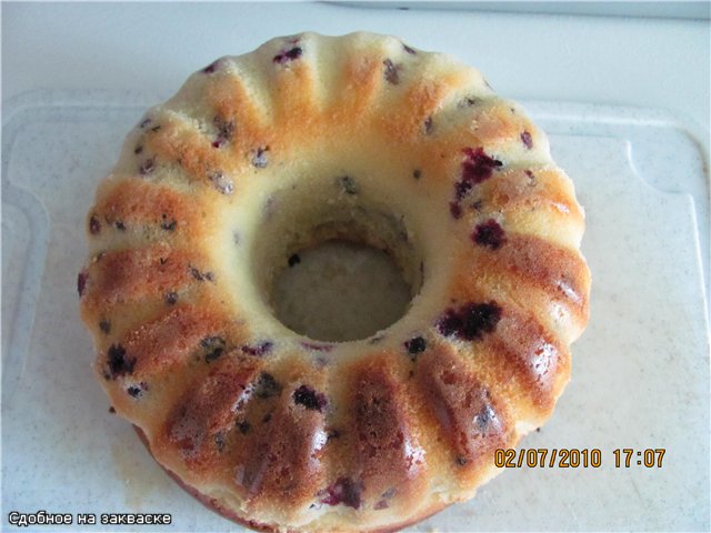 Spring muffin cake na may sourdough sa oven