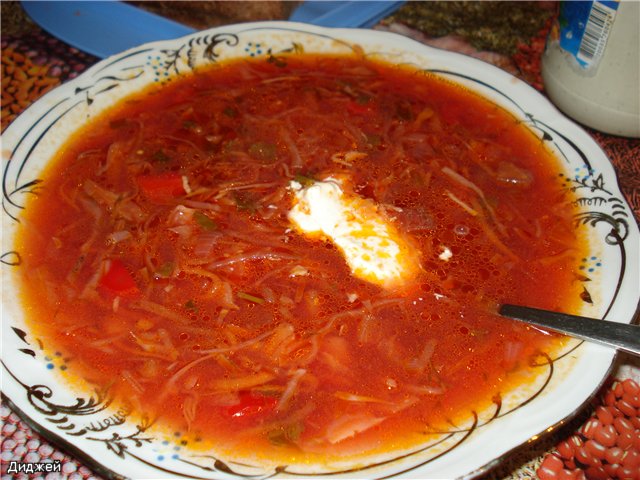 Ang borsch ng Ukraine na may mga eggplants