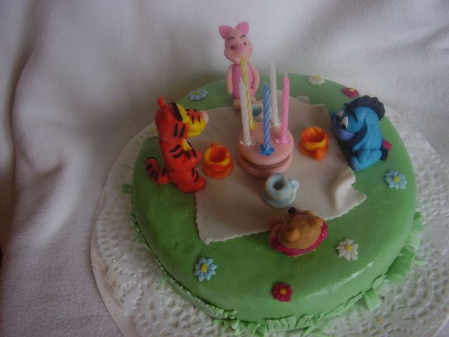 Torte basate sul cartone animato Winnie the Pooh e tutto, tutto, tutto