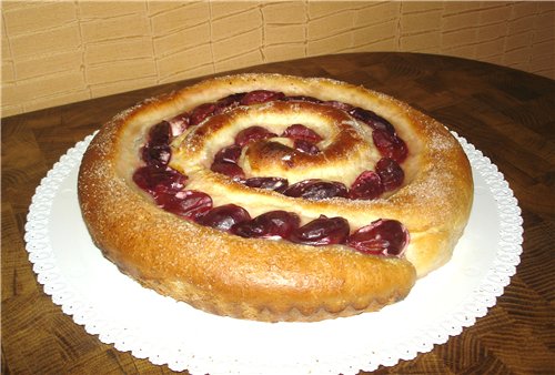 Torta a spirale con semi di papavero e prugne