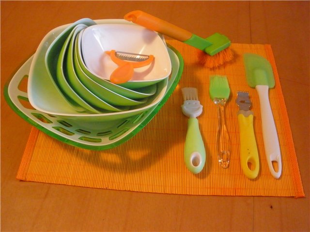 El sueño de Maniac. Cocina en colores verde claro y naranja.