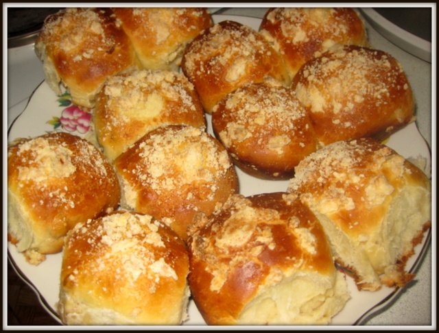 High-calorie buns (GOST recipe in a bread machine)