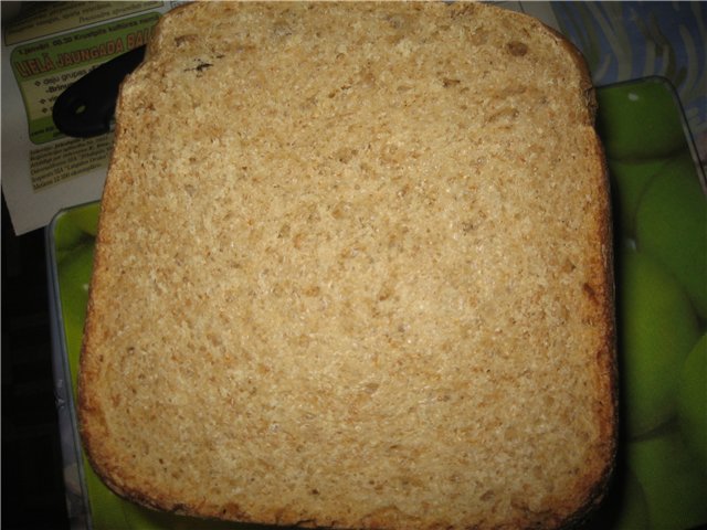 Sourdough na tinapay na ginawa mula sa harina ng ika-1 baitang (sa isang gumagawa ng tinapay)