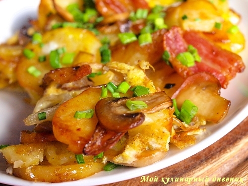 Patatas fritas con cebolla y pimientos morrones