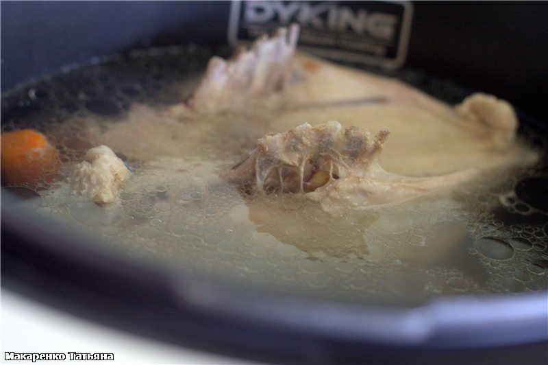 Caldo de pollo en olla a presión Oursson