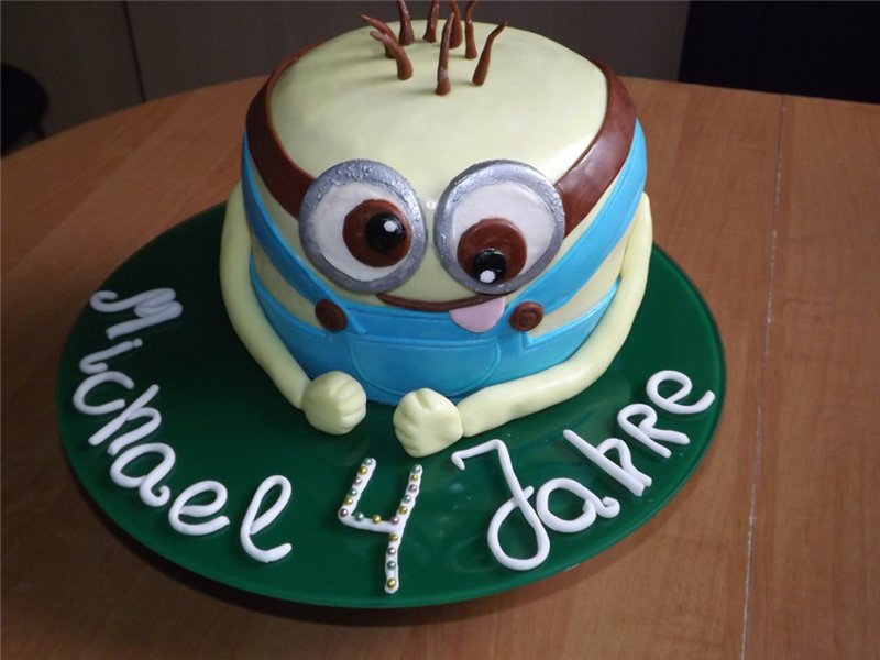 Despicable Me Cakes