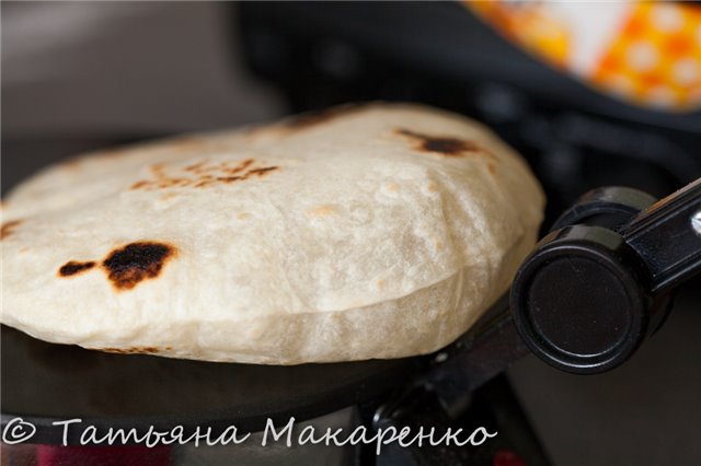 Tortilla Maker o macchina per tortilla. Chapatit o macchina per la focaccia