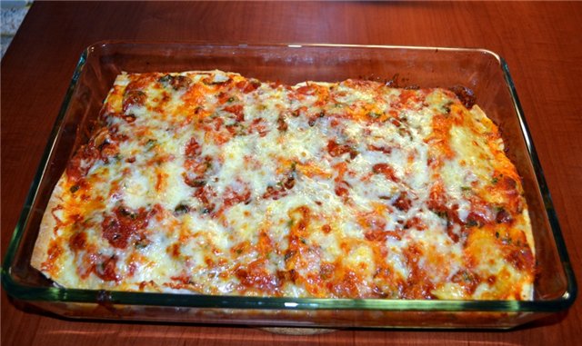 Torta di sfoglia di lavash con melanzane e formaggio