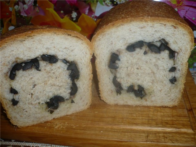 Pane con ripieno mediterraneo.