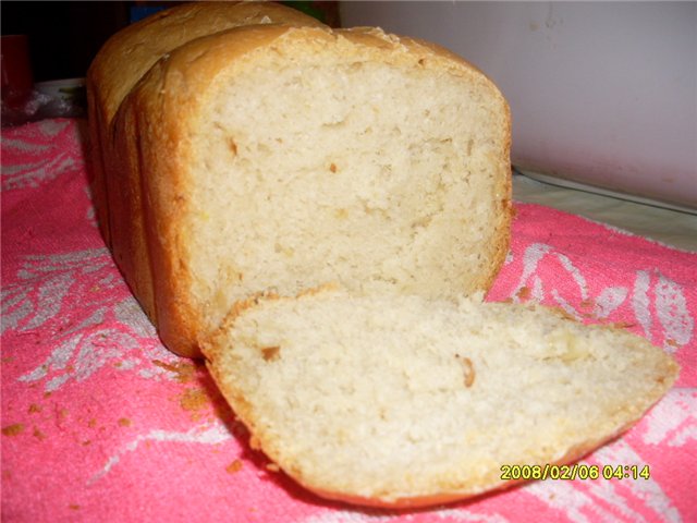 Pan francés con cebolla en una panificadora (Publicado por Bulochka)