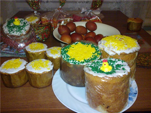 Kulich עם Myasoedovskaya בתנור (כיתת אמן)