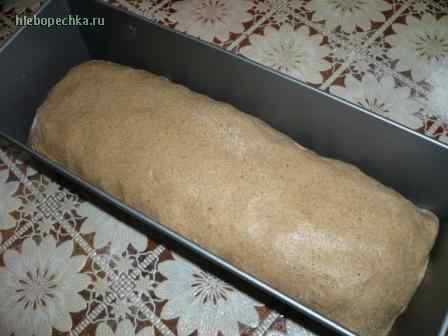 Pane di segale di grano con condimento alla maionese.