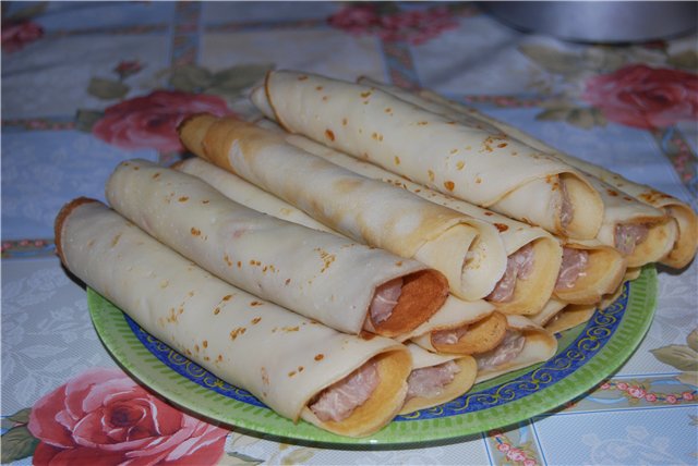 Pancakes with raw minced meat