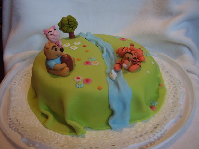 Torte basate sul cartone animato Winnie the Pooh e tutto, tutto, tutto