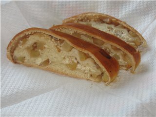 Rollo con semillas de amapola, nueces y pasas