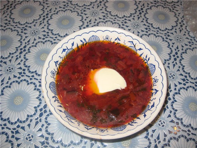 Ang borsch ng Ukraine na may mga eggplants