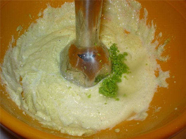 Torta al pistacchio con ciliegia e vino rosso