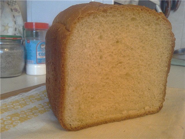 Senape e pane al latte in una macchina per il pane