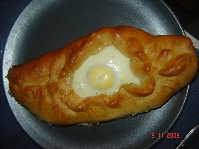 Khachapuri adjarian