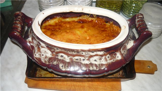 Carne francesa sobre una almohada de patata