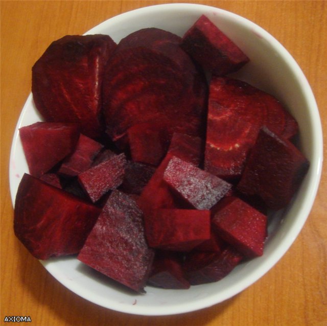 Tinapay na may beets at caraway seed (tagagawa ng tinapay)