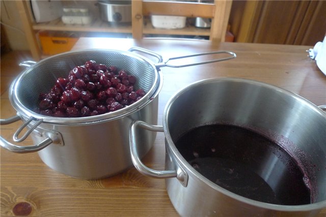 Cómo hacer mermelada de cerezas cubierta de chocolate