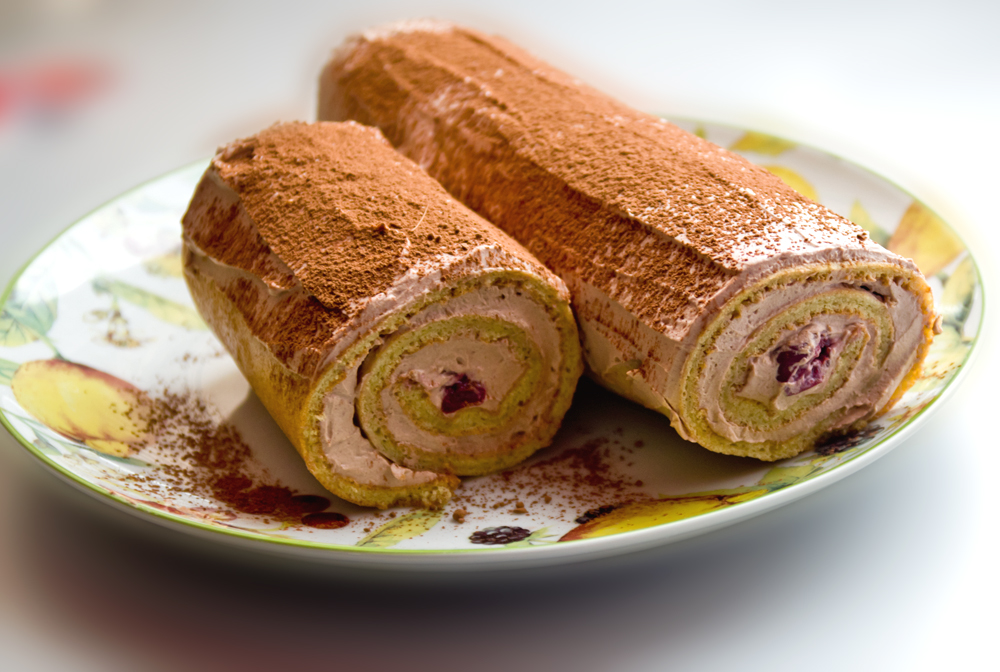 Rotolo di mandorle con crema al cioccolato