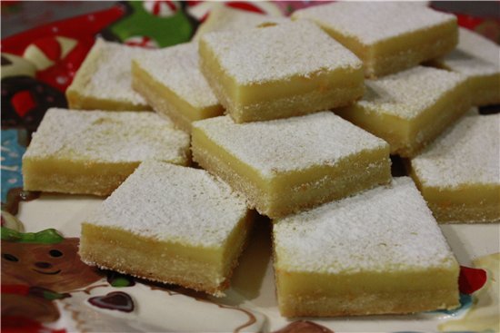 Pastel cuadrados de naranja