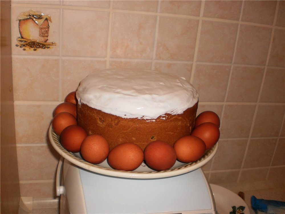 Easter cake in a slow cooker