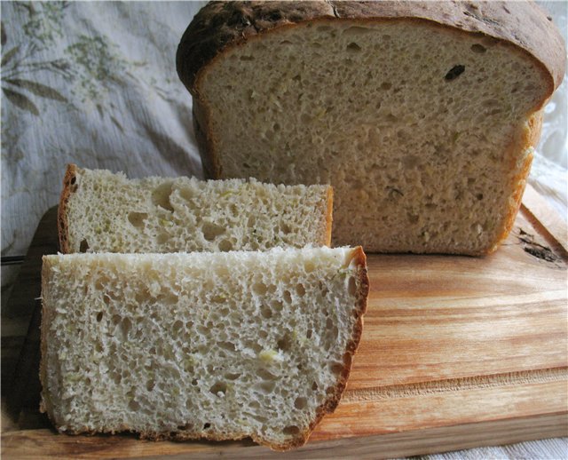 Pane di grano con zucchine e formaggio (al forno)