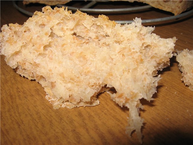 Pane a lievitazione naturale con chicchi di grano disperso (al forno)