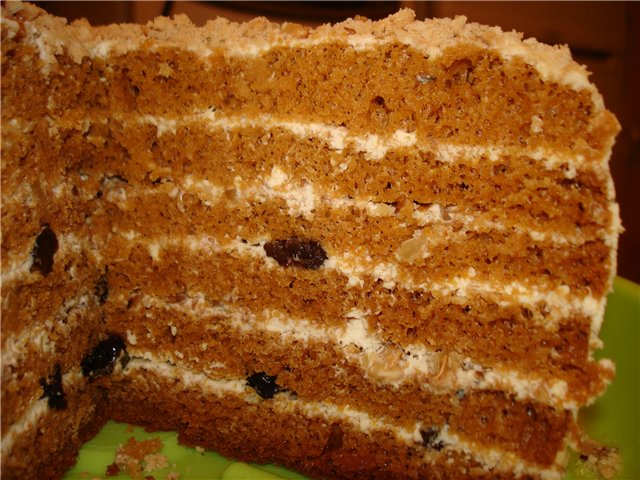 Torta al miele in una pentola a cottura lenta