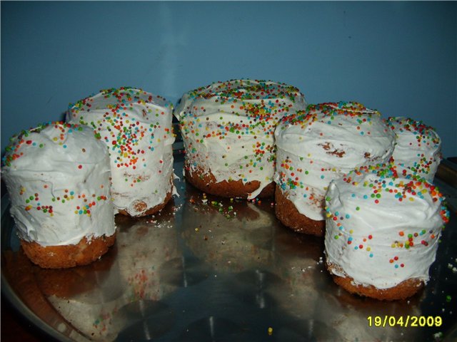 Kulich עם Myasoedovskaya בתנור (כיתת אמן)