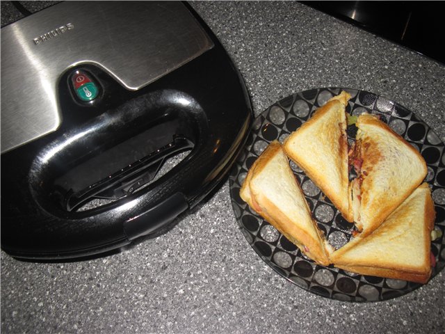 Toaster, sandwich maker